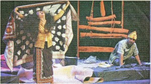 Teater Reje Linge. Elan Windalian dan Khairin Dalam Naskah Tungku di TIM Jakarta Des 2003. (Foto. repro Kompas)