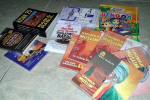 Sejumlah buku hasil sumbangan dari seorang darmawan di Medan yang akan disalurkan.(Lintas Gayo | Ria D)