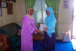 Penyaluran bantuan di Panti Asuhan Yayasan Kasih Ibu.(Tim LG)