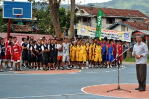 Ketua Umum Perbasi Aceh Tengah  H.Harun Manzola saat membuka Kejuaraan Basket.(Lintas Gayo | Zan.KG) 