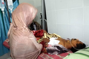 Korban bacok di rawat di Rumah Sakit dr. Fauziah Bireuen.(Lintas Gayo | ist-Tarmizi Age)