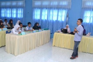 Pelatihan Dasar Jurnalistik untuk pelajar SMA---25 orang pelajar SMA dari Kabupaten Aceh Tengah dan Bener Meriah , diberi pelatihan jurnalistik dasar selama tiga ,( 23-25/3 )di SMA Negeri 4 Takengon,  oleh Aliansi Jurnalistik Indonesia (AJI) Banda Aceh bekerjasama dengan Muharram Journalism College (MJC). (Lintas Gayo | Wrb)