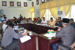 Suasana silaturrahmi keluarga Reje Linge dengan Bupati Aceh Tengah, Sabtu 2 Maret 2013. (Lintas Gayo | Ist)