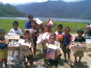 Bersih sampah di kampung Bewang Bintang Aceh Tengah. (Foto : kampungbewang.blogspot.com)