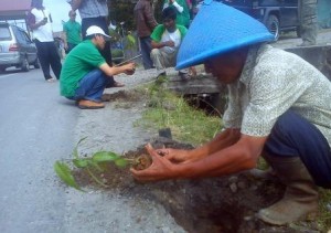 Suasana penaman pohon G3 di Kebayakan Aceh Tengah. (Lintas Gayo | Darmawan Masri)