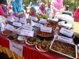 Stand pameran masakan khas Gayo dari kampung Kelitu Kecamatan Bintang. (Lintas Gayo | Darwin)