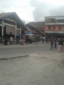 Warna Bener meriah berhamburan Keluar