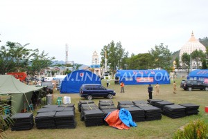 Tumpukan bantuan dan Loksi Posko Utama Kabupaten Aceh Tengah di Lapangan Setdakab Aceh Tengah Kamis, 11 Juli 2013 (Foto.Zan.KG)