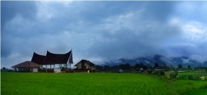 Rumah Budaya Fadli Zon, berada di kaki pertemuan dua gunung, Singgalang dan Marapi