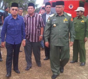 Bupati Nasarudin bersama ketua DPRA Abdullah Saleh. (foto Humas AT)