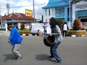 Aksi Seniman Di Padangpanjang (Foto Sulaiman Juned )