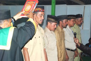 Pelantikan Lima Reje (Kepala Kampung-red) pasca gempa Aceh Tengah, Rabu (24/7/2013) (Jurlis)