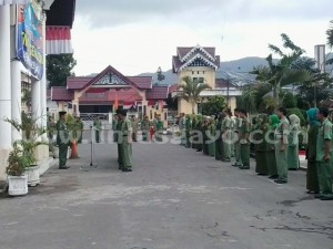 Apel Pegi PNS di halaman Setdakab Aceh Tengah.