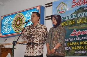 Dwi Aries Sudarto, SH didampingi istri. (Foto: Fazri)