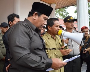 Dari Kiri, M.Nazar wakil ketua DPRK Aceh Tengah berdampingan dengan Nasiruddin Dispora Aceh Tengah (Foto: Fazri)