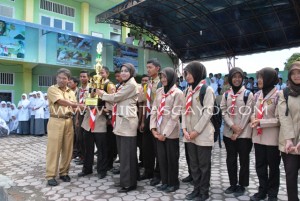 Drs. Uswatuddin M.Ap  Kepala Sekolah  dan Pramuka SMA Negeri 1 Takengon ( Foto : MA)