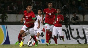 Gambar:  Aksi Syahrul Kurniawan, pemain asal Ngawi, Jawa Timur saat menguasai bola pada sebuah pertandingan U-19, baru-baru ini.  (Sumber : blog.binder724studio)