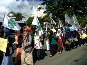 Forum Silaturrahmi Lembaga Dakwah kampus, saat pawai keliling kota Takengen (Foto:Zan.KG)