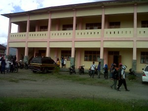 Lokasi penembakan mahasiswa UGP, tepat berada didepan kampus FISIPOL UGP. (Foto: Jus Alam Rizki)