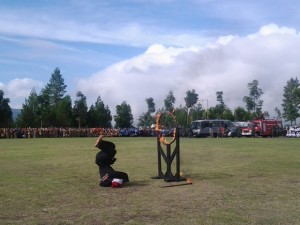 Atraksi Lompat bola api (Foto:Lg)