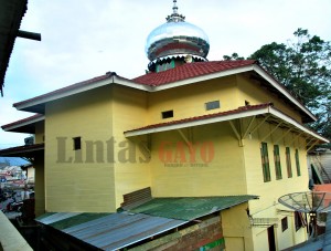 Mersah Padang  yang  berada di pinggir aliran sungai krung pesangan ini tetap dipertahankan ciri khasnya, seperti kubah mersah dan kontruksikan bangunan yang mempergunakan kayu setelah selesai direnovasi , Foto direkam Jum’at 24 Januari 2014 (Zan.KG)