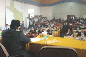 Suasana sidang pengambilan keputusan pemakzulan (pemberhentian) bupati Aceh Tengah. (LG/Iqoni RS)