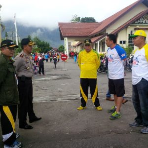 Bupati Aceh Tengah, Nasaruddin tampak berbincang dengan Kadis Kebudayaan dan Pariwisata Aceh, Reza Fahlevi. Tampak Juga Wakil Bu‎pati Khairul Asmara, Kapolres Dodi Rahmawan dan Sekretaris DPRK selaku penanggung jawab ABCC2, Subhandi.