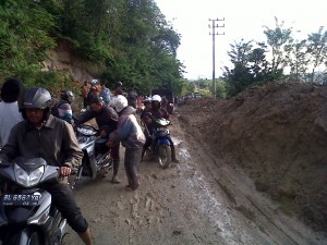 Longsor di merie satu kecamatan bukit kab bener meriah