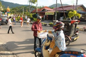 Gerakan Mahasiswa Nasional Indonesia (Gmni) Aceh, turun ke jalan galang dana untuk muslim Rohingya yang saat ini berada di Aceh. Rabu 19 Mei 2015 ( Foto : Zan,KG)