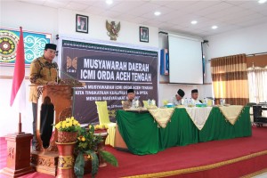 Bupati Aceh Tengah, Nasaruddin ketika memberi sambutan pada pembukaan MUSDA ICMI Aceh Tengah (Foto : ist)