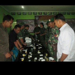 Prajurit TNI Kodim 0106/Ateng Menjalani Tes Urine