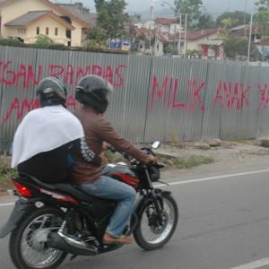 coret coret di Budi Luhur yang akan dibangun kantor Bank Aceh (foto/ Khosi NT)