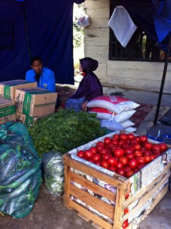 Penyerahan bantuan dari KNPI aceh Tengah, Kepada Korban Kebakaran KM 92 Redines