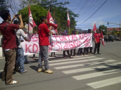 Demo kasus korupsi