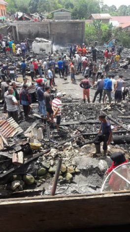 kebakaran di Arul Kumer yang menghanguskan 15 rumah dan 11 lainya terpaksa dirusak. (Foto/Qaulan Gemasih)