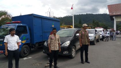 Iring-iringan mobil berisi bantuan dari Kabupaten Aceh Tengah untuk Gempa Bumi Pidie Jaya ‎bersiap untuk berangkat, rabu (7/12/2016)