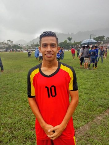 Reza Rizki pemain terbaik liga Bupati 2016-2017