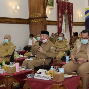 Plt Gubernur menginstruksikan seluruh bupati dan wali kota untuk menyampaikan imbauan mematuhi Protokol Kesehatan Covid-19, dalam rapat online melalui video converence antara Forkopimda Aceh dengan Forkopimda Kabupaten/Kota, Selasa 9/6.