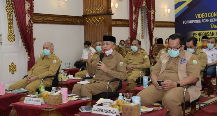 Plt Gubernur menginstruksikan seluruh bupati dan wali kota untuk menyampaikan imbauan mematuhi Protokol Kesehatan Covid-19, dalam rapat online melalui video converence antara Forkopimda Aceh dengan Forkopimda Kabupaten/Kota, Selasa 9/6.