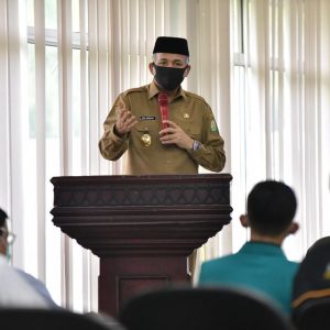 Plt. Gubernur Aceh, Ir. Nova Iriansyah,M.T menjadi Keynote Speaker pada diskusi DINAMIS Discussion About Economic Issues “ Keberlangsungan Ekonomi Aceh Paska Ditetapkan Sistem Normal Baru” di Balai Sidang Fakultas Ekonomi Unsyiah, Selasa, (28/7/2020)