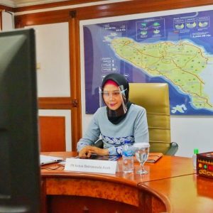 Keterangan Foto: Pelaksana Tugas (Plt), Ketua Dewan Kerajinan Nasional Daerah (Dekranasda) Aceh, Dr. Ir. Dyah Erti Idawati, MT dalam Video Conference terkait acara INACRAFT ke-22, di Jakarta, Rabu 12 Agustus 2021