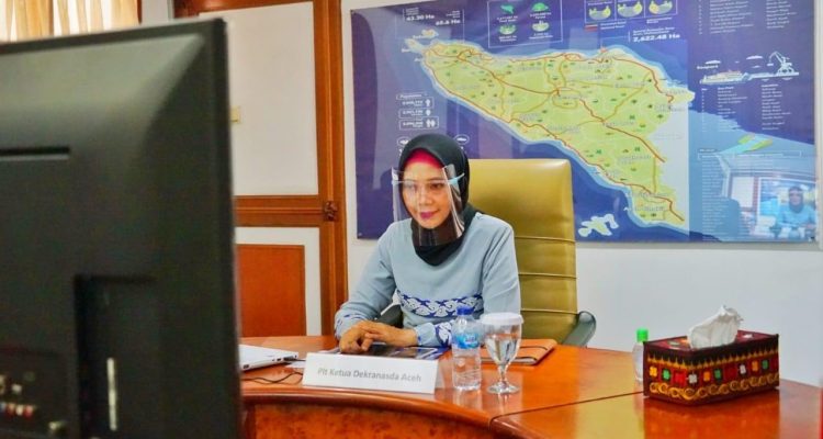 Keterangan Foto: Pelaksana Tugas (Plt), Ketua Dewan Kerajinan Nasional Daerah (Dekranasda) Aceh, Dr. Ir. Dyah Erti Idawati, MT dalam Video Conference terkait acara INACRAFT ke-22, di Jakarta, Rabu 12 Agustus 2021