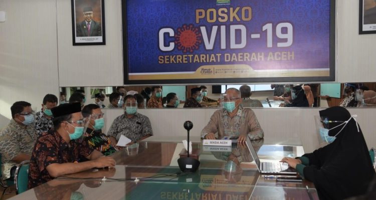 Sekretaris Daerah Aceh, dr. Taqwallah, M.Kes, menggelar rapat evaluasi terhadap kinerja pejabat eselon 3 dan 4 di lingkungan Rumah Sakit Umum Daerah dr. Zainoel Abidin (RSUDZA) Banda Aceh, Kamis, (6/8/2020).