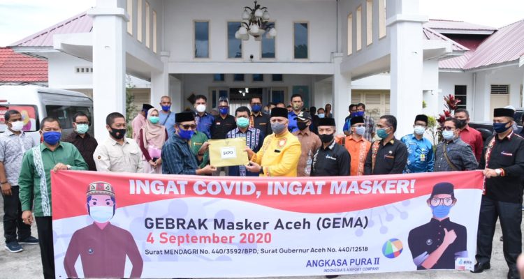 Bupati Aceh Tengah Drs, Shabela Abubakar, terima kedatangan Tim Gerakan Masker Aceh (GEMA) Untuk wilayah Kabupaten Aceh Tengah yang dipimpin oleh kepala Dinas Sosial Aceh Drs.H.Alhudri, MM yang di turunkan dalam rangka membantu dan mensosialisasikan Gerakan bersama mencegah penyebaran Covid-19 di Kabupaten Aceh Tengah, Bertempat di kediaman dinasnya, Pendopo Bupati Aceh Tengah, Kamis (03/09/2020).