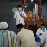 Plt Gubernur Aceh, Nova Iriansyah memberikan sambutan saat bersilaturahmi dengan masyarakat Aceh yang berada di Batam, di Masjid Syiah Kuala Batam Kepulauan Riau, Sabtu (3/10/2020).