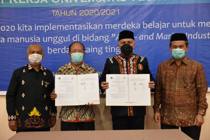 Bupati Aceh Tengah, Drs. Shabela Abubakar menghadiri dan membuka secara resmi Rapat Kerja (Raker) Universitas Teuku Umar, di Hotel Grand Renggali Takengon, Jum’at (27/11/2020) malam