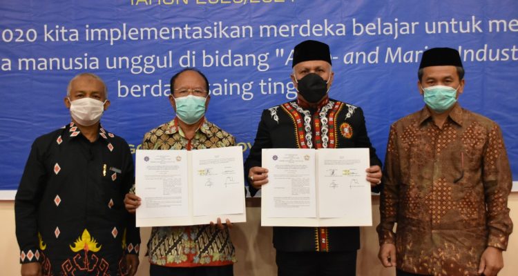 Bupati Aceh Tengah, Drs. Shabela Abubakar menghadiri dan membuka secara resmi Rapat Kerja (Raker) Universitas Teuku Umar, di Hotel Grand Renggali Takengon, Jum’at (27/11/2020) malam