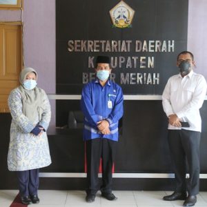 Asisten II Abdul Muis, SE, MT didampingi oleh Rahmadani, ST, MT dari Dinas PUPKP menerima kunjungan Kepala Balai Pengelolaan Hutan Produksi (BPHP) Aceh Mahyuddin, S.P, M.P yang didampingi oleh Perwakilan Tusam Hutani Lestari (THL) Maulida di Ruang VIP Setdakab. Kamis 05/11/2020.