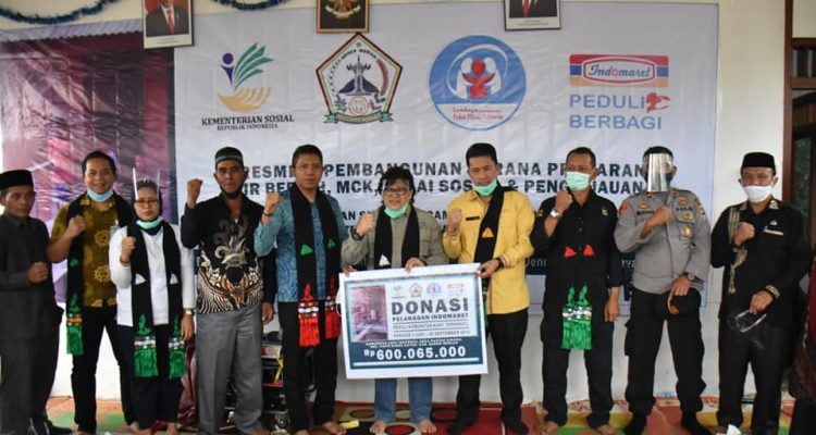 Bupati Bener Meriah Tgk. H. Sarkawi yang diwakili oleh Sekda Drs. Haili Yoga, M.Si menghadiri peresmian pembangunan sarana prasarana air bersih, balai sosial, dan penghijauan di Kampung Pantan Sinaku, Kecamatan Pintu Rime Gayo, Jumat, 27/11/2020.