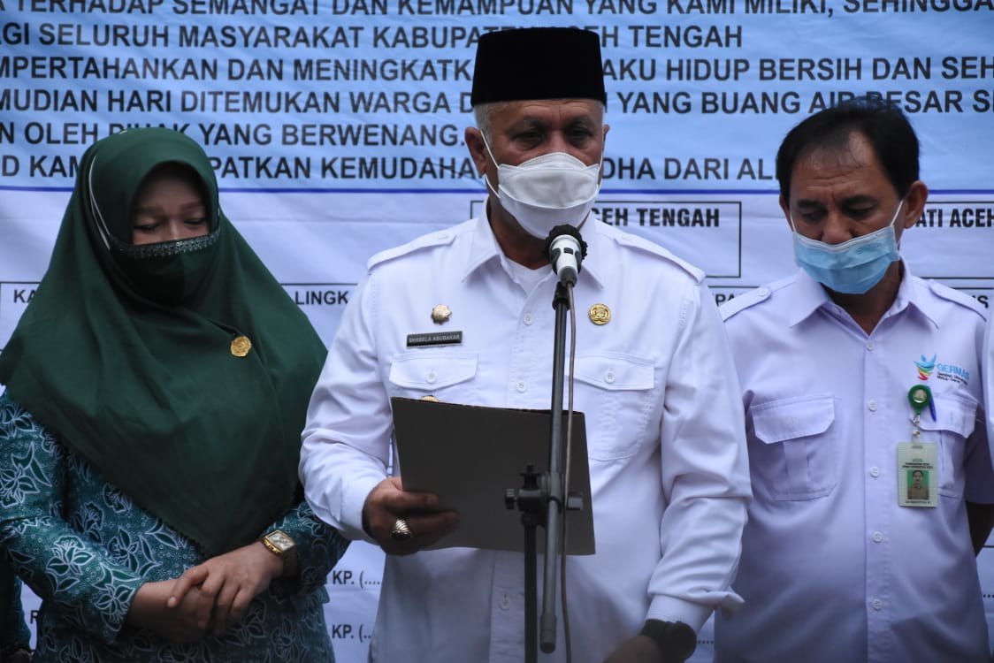 Pemerintah Kabupaten Aceh Tengah menggelar acara Deklarasi Bersama Open Defecation Free (ODF) atau Stop Buang Air Besar Sembarangan (Stop BABS) yang dipusatkan di Gedung Operational Room Setdakab. Aceh Tengah, Rabu (18/11/2020).